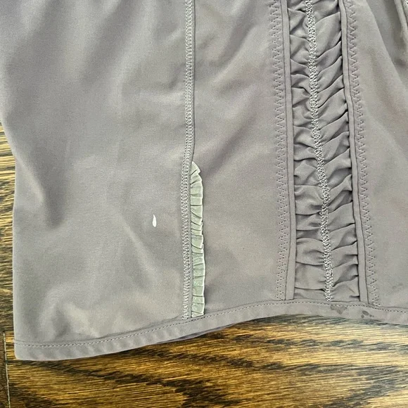 Lululemon purple/gray shorts w/ built in liner, size 6 - Picture 7 of 7